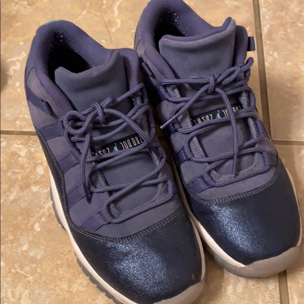 Jordan 11 blue moon retro